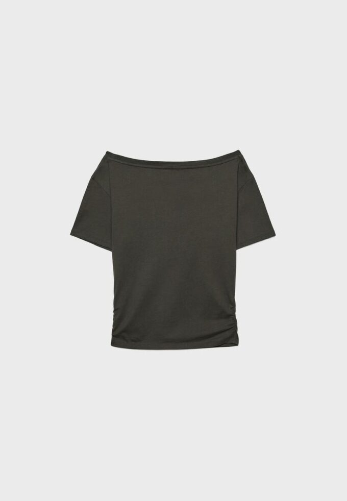 Kortärmad T-shirt med båthals och rynkningar