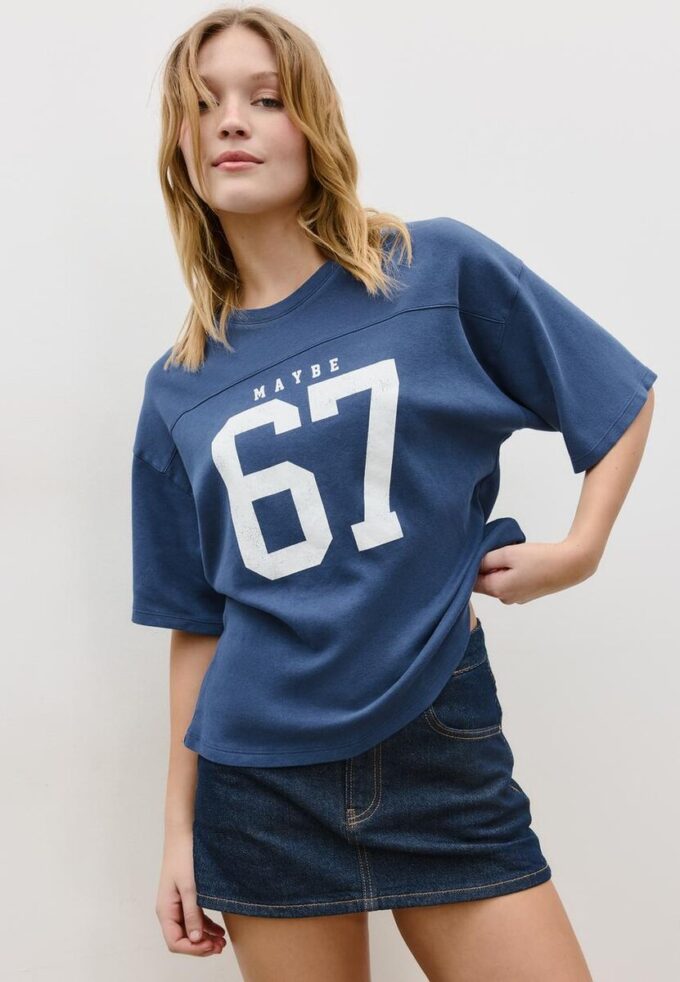 Kortärmad T-shirt med grafiskt tryck