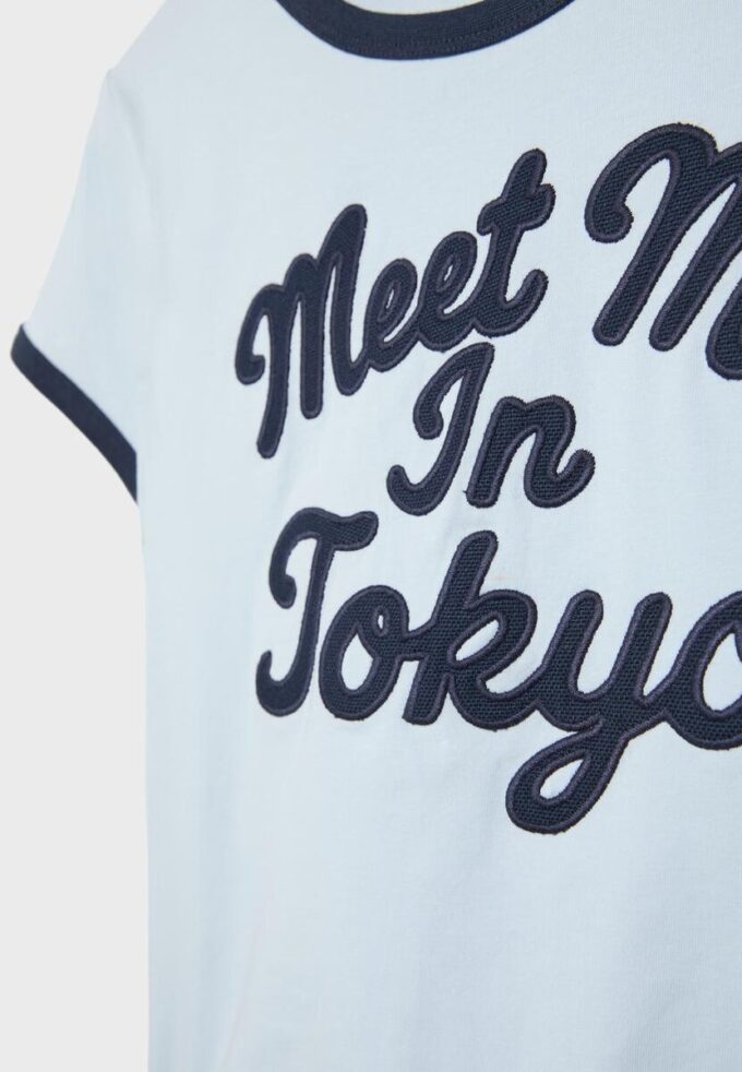 Kortärmad T-shirt med kontrasttryck