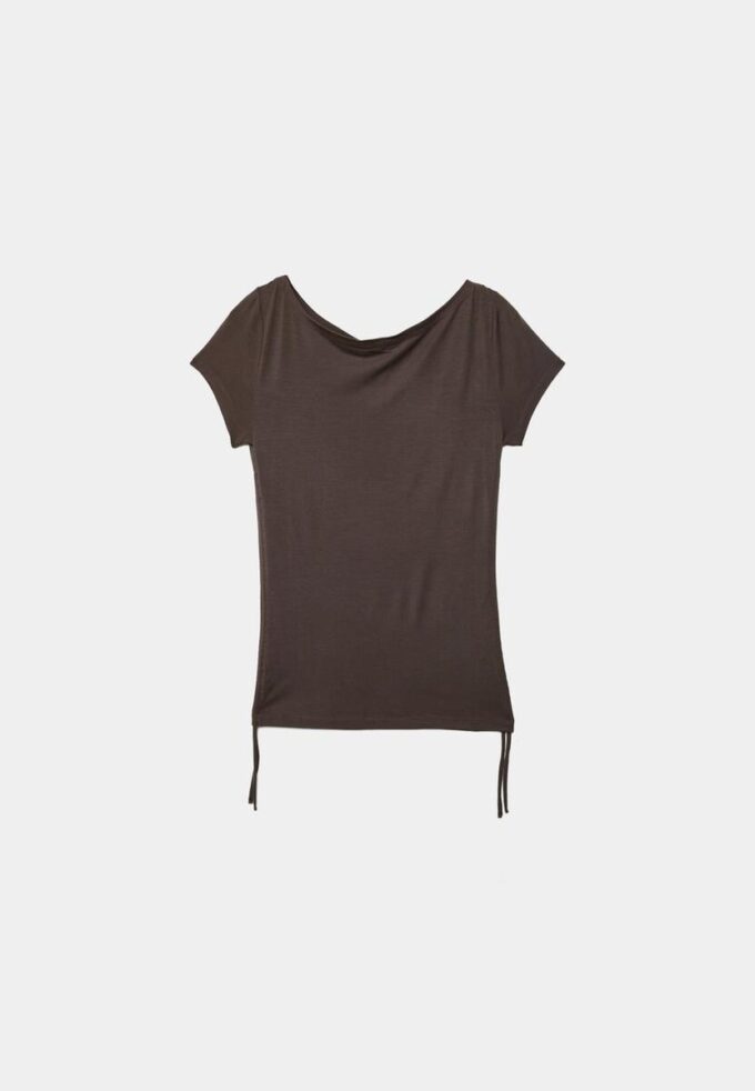 Kortärmad T-shirt med rynkad sida Kortärmad T-shirt med rynkad sida