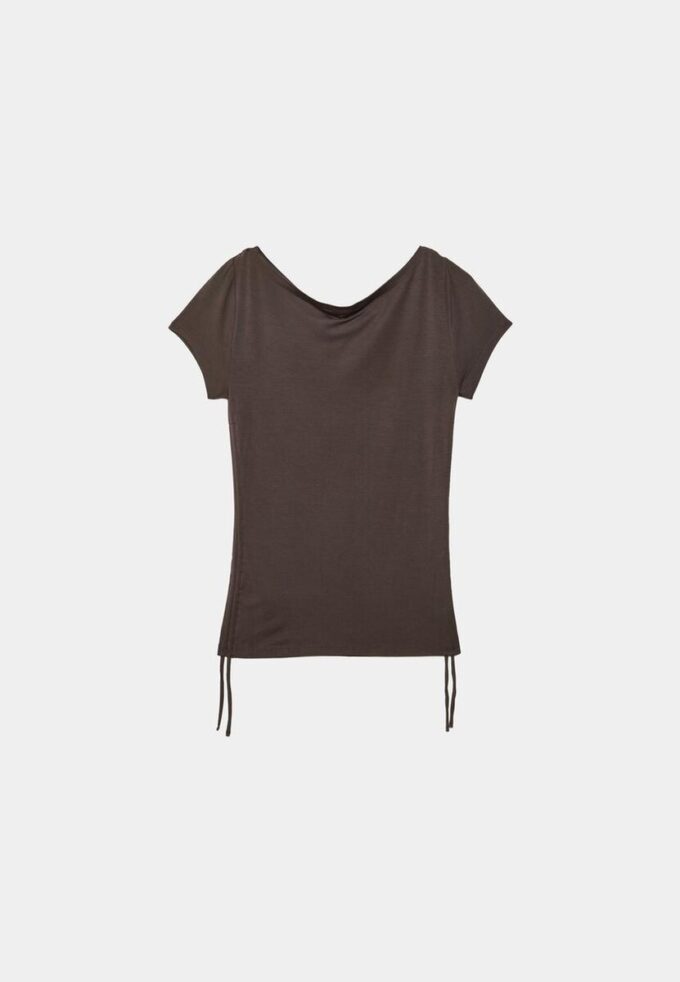 Kortärmad T-shirt med rynkad sida Kortärmad T-shirt med rynkad sida