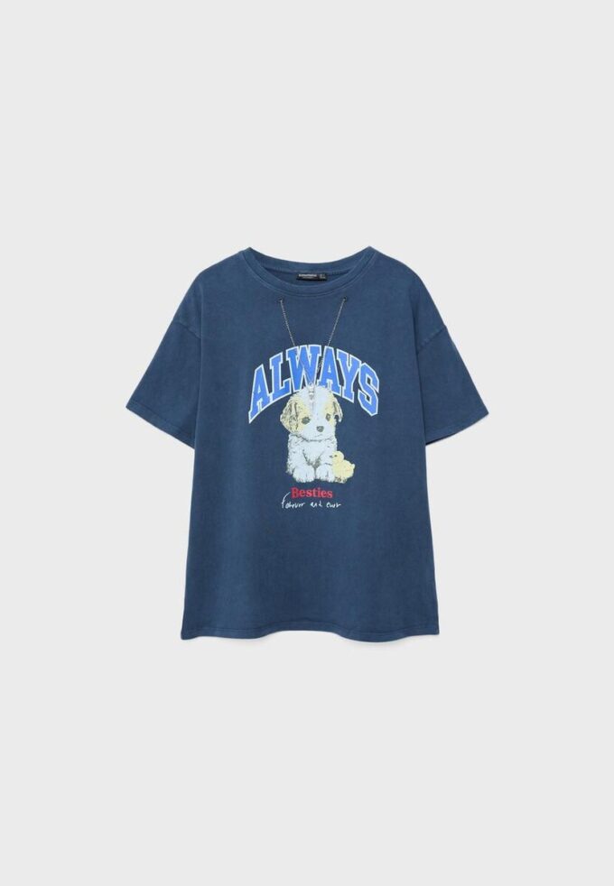 Kortärmad T-shirt med tryck och applikation Kortärmad T-shirt med tryck och applikation
