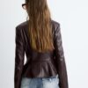 Kraglös kavaj med peplum i skinnlook