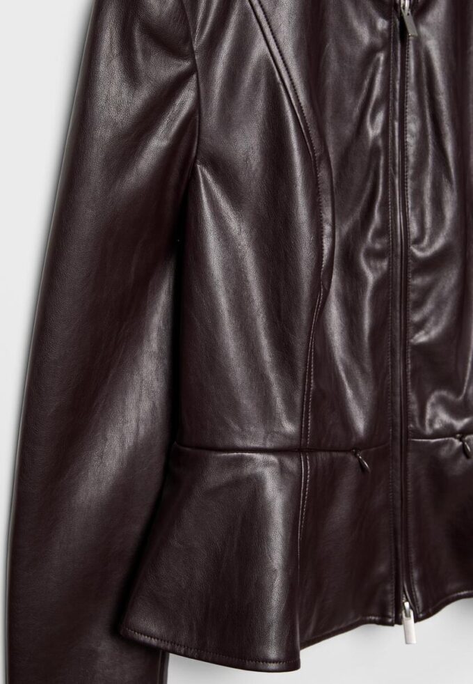 Kraglös kavaj med peplum i skinnlook