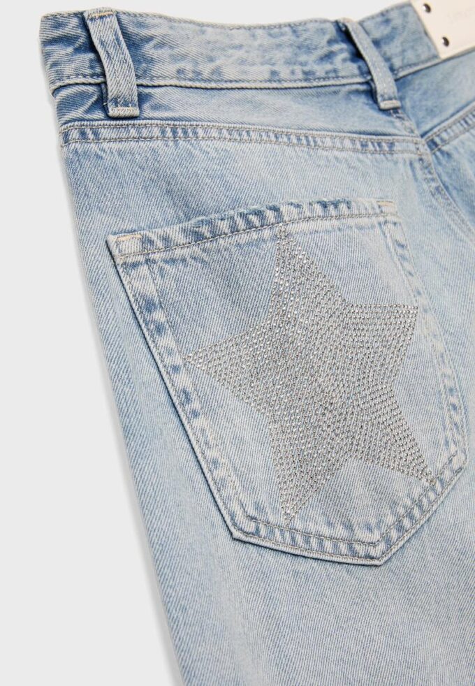 Lågmidjade jeans med Wide Leg och stjärndetalj Lågmidjade jeans med Wide Leg och stjärndetalj