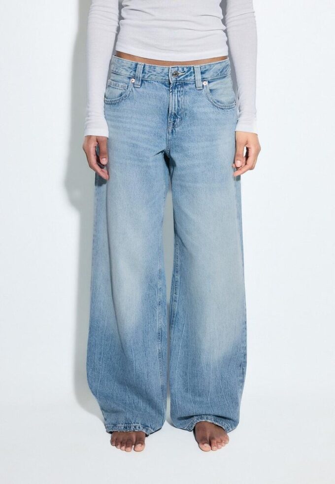 Lågmidjade jeans med Wide Leg och stjärndetalj Lågmidjade jeans med Wide Leg och stjärndetalj