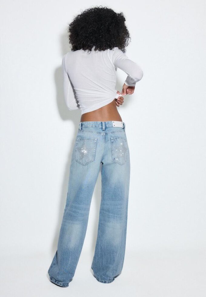Lågmidjade jeans med Wide Leg och stjärndetalj Lågmidjade jeans med Wide Leg och stjärndetalj