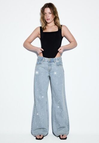 Lågmidjade jeans med Wide Leg och strass