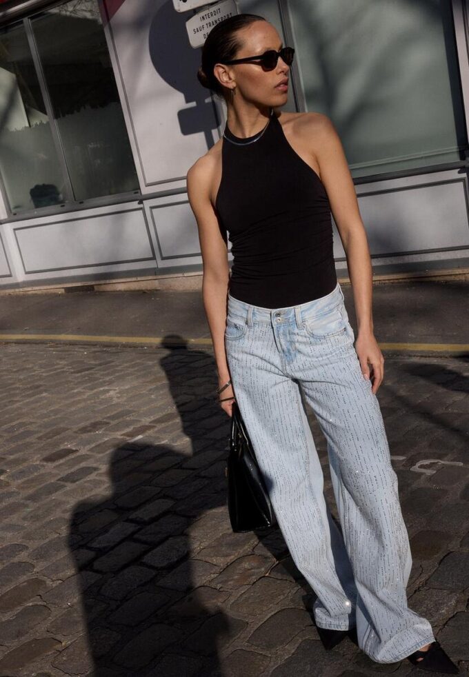 Lågmidjade jeans med Wide Leg och strass Lågmidjade jeans med Wide Leg och strass