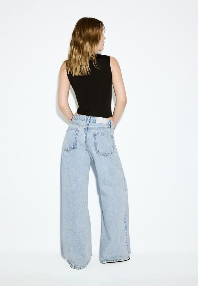 Lågmidjade jeans med Wide Leg och strass Lågmidjade jeans med Wide Leg och strass