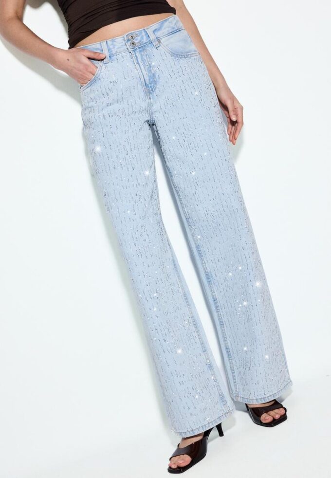 Lågmidjade jeans med Wide Leg och strass Lågmidjade jeans med Wide Leg och strass