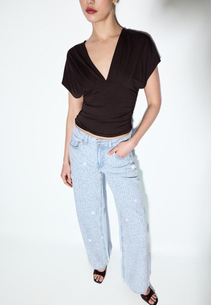 Lågmidjade jeans med Wide Leg och strass Lågmidjade jeans med Wide Leg och strass