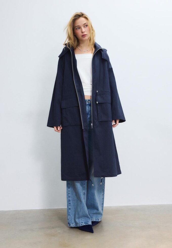 Lång, flödande parkas Lång, flödande parkas