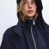 Lång, flödande parkas Lång, flödande parkas