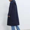 Lång, flödande parkas Lång, flödande parkas