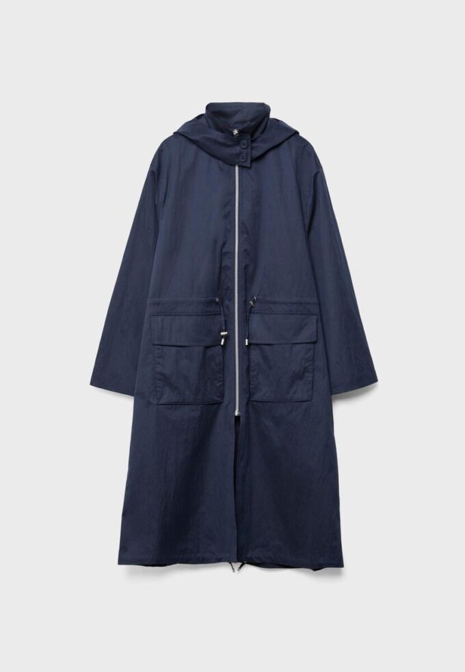 Lång, flödande parkas Lång, flödande parkas