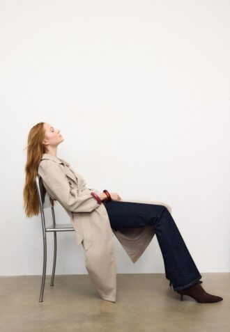 Lång, flödande trenchcoat Lång, flödande trenchcoat