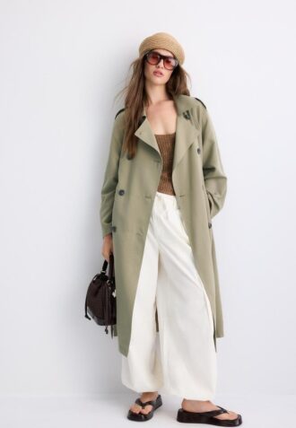 Lång, flödande trenchcoat