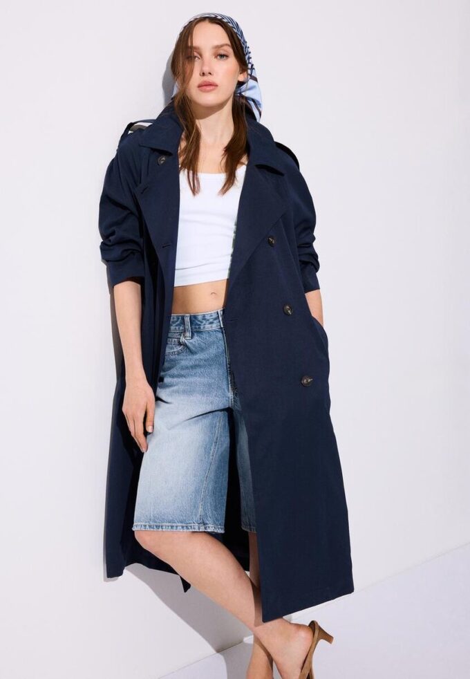 Lång, flödande trenchcoat Lång, flödande trenchcoat