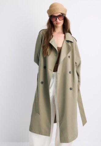 Lång, flödande trenchcoat