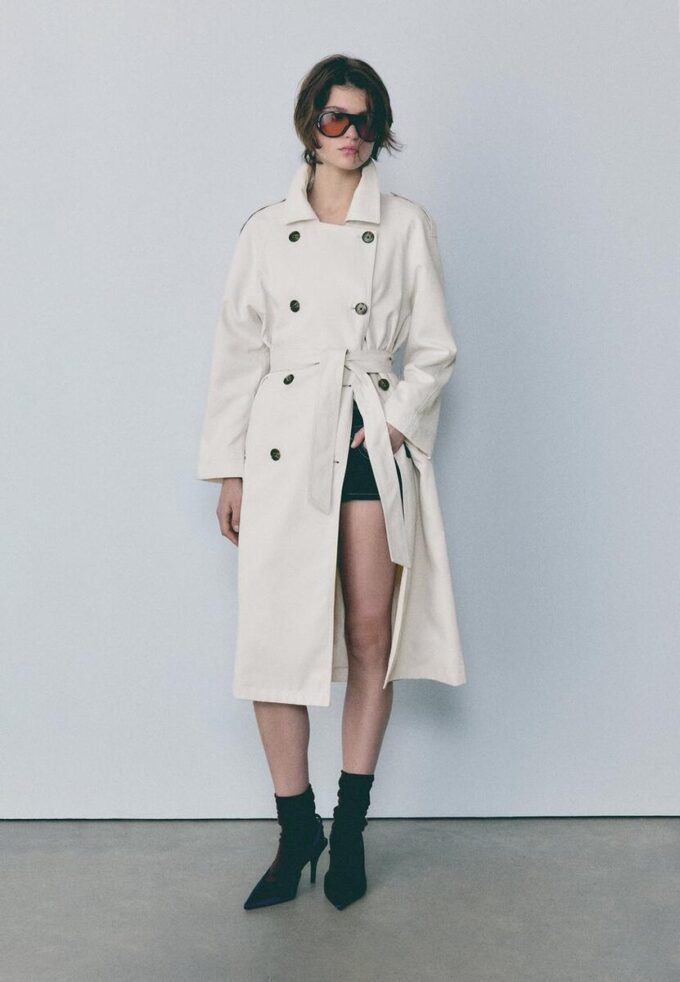 Lång, flödande trenchcoat Lång, flödande trenchcoat