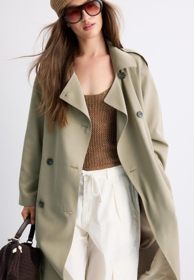 Lång, flödande trenchcoat Lång, flödande trenchcoat