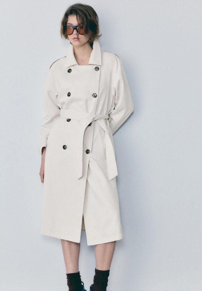 Lång, flödande trenchcoat Lång, flödande trenchcoat