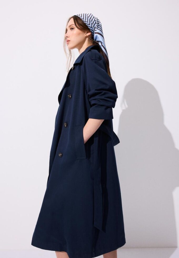 Lång, flödande trenchcoat Lång, flödande trenchcoat