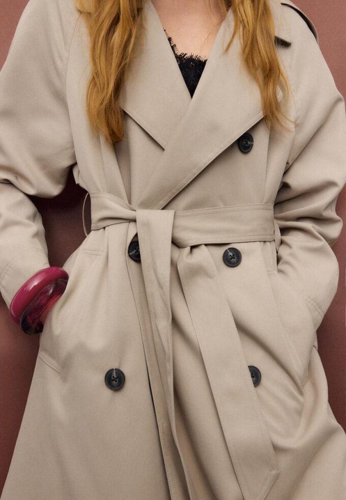 Lång, flödande trenchcoat Lång, flödande trenchcoat