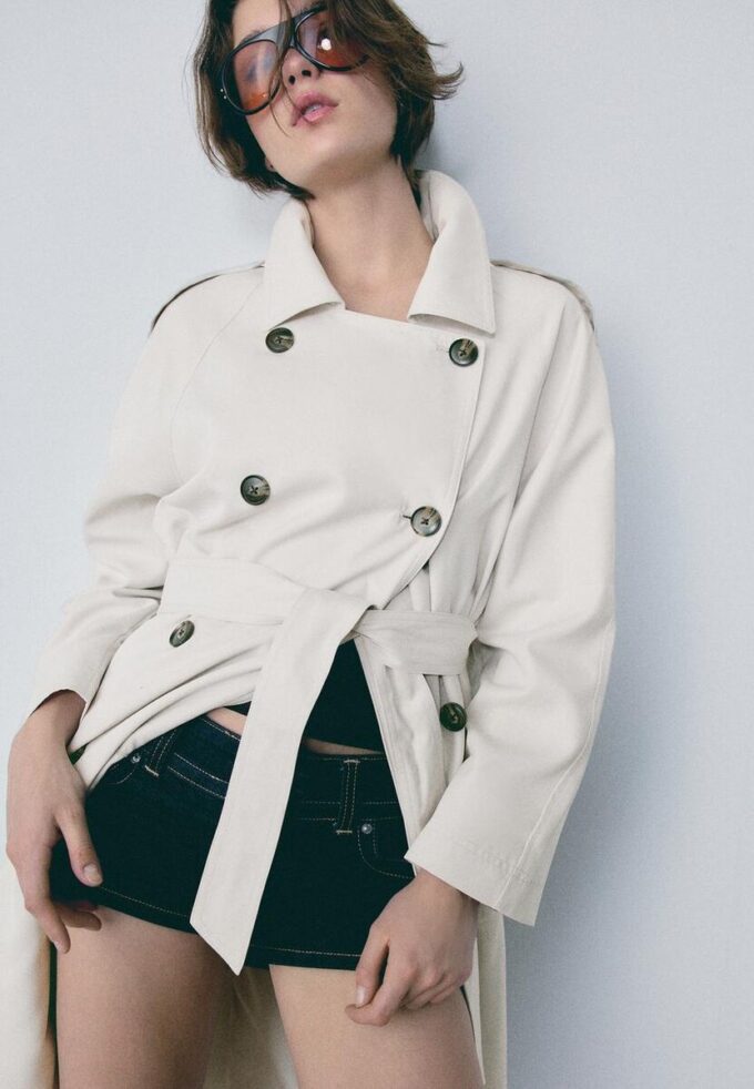 Lång, flödande trenchcoat Lång, flödande trenchcoat