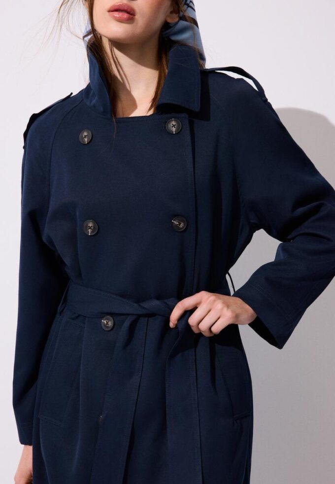 Lång, flödande trenchcoat Lång, flödande trenchcoat