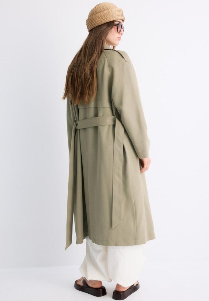 Lång, flödande trenchcoat Lång, flödande trenchcoat