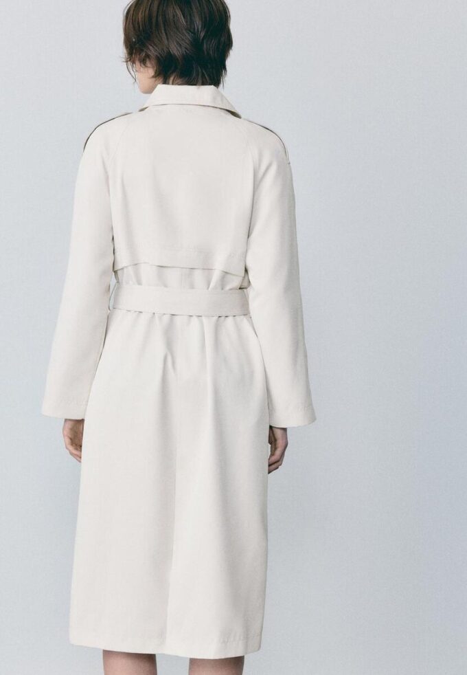 Lång, flödande trenchcoat Lång, flödande trenchcoat