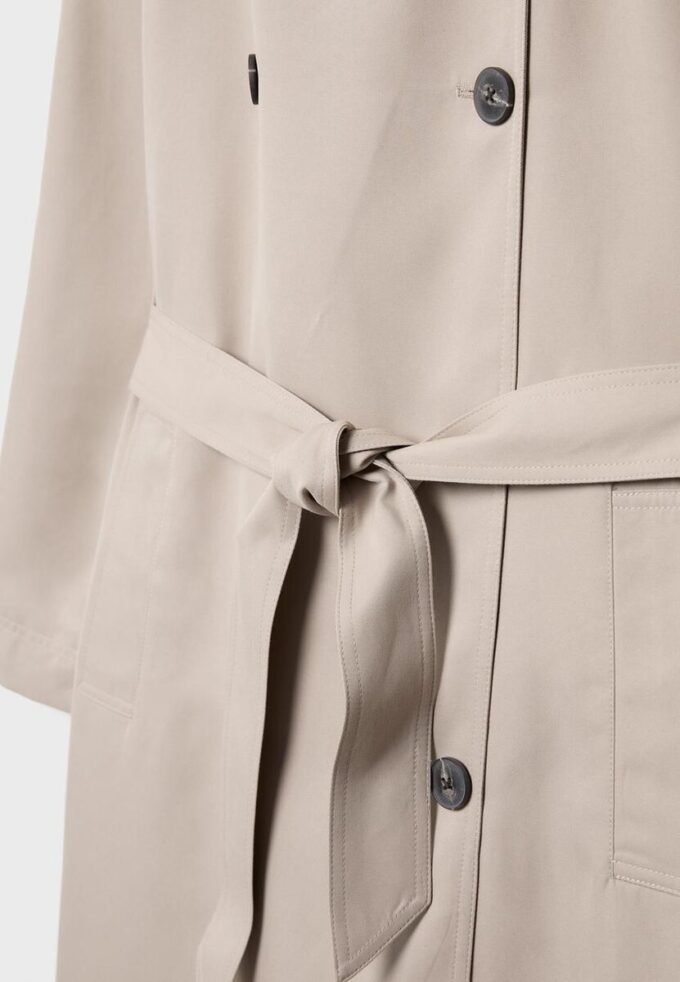 Lång, flödande trenchcoat Lång, flödande trenchcoat