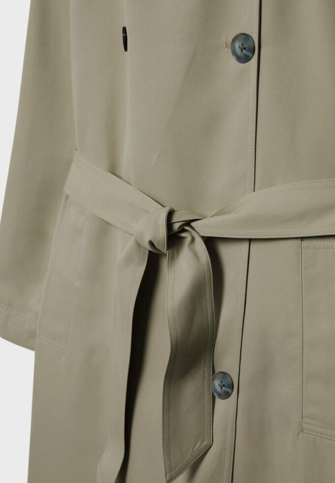 Lång, flödande trenchcoat Lång, flödande trenchcoat