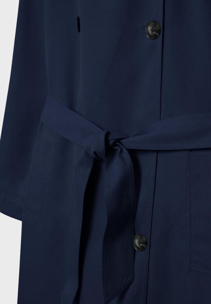 Lång, flödande trenchcoat Lång, flödande trenchcoat