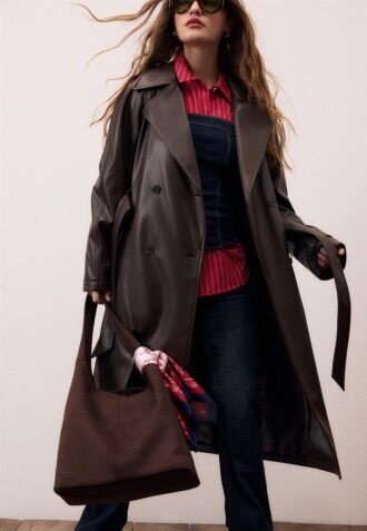 Lång trenchcoat i imitationsskinn