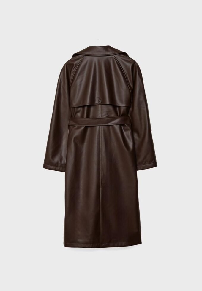 Lång trenchcoat i imitationsskinn Lång trenchcoat i imitationsskinn