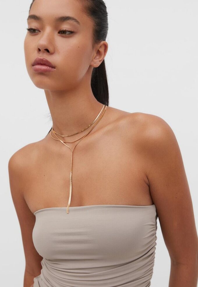 Långt halsband med flera kedjor