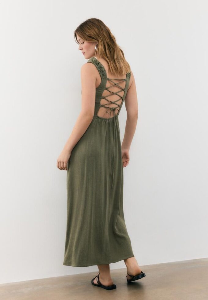 Midiklänning med korsrygg i linne-look Midiklänning med korsrygg i linne-look