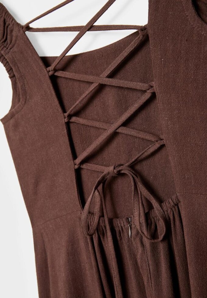 Midiklänning med korsrygg i linne-look Midiklänning med korsrygg i linne-look