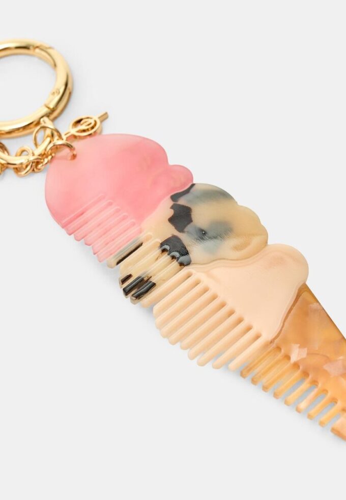 Nyckelring med glasscharm