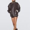 Oversize-jacka i imitationsskinn med revers