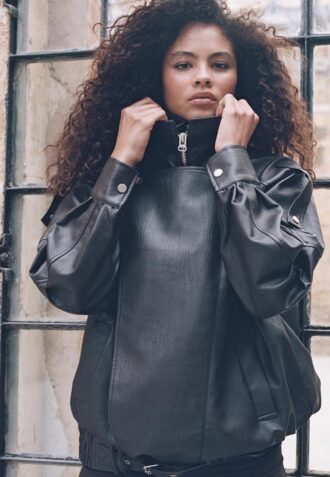 Oversize-jacka i imitationsskinn med revers