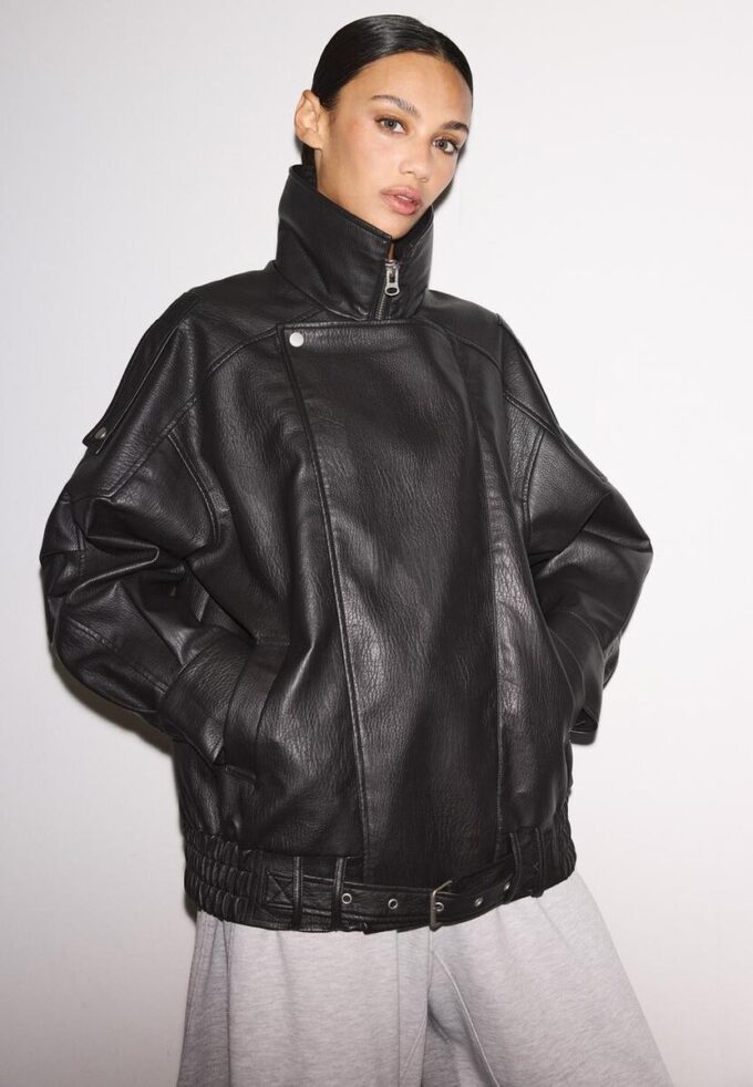 Oversize-jacka i imitationsskinn med revers