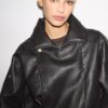 Oversize-jacka i imitationsskinn med revers