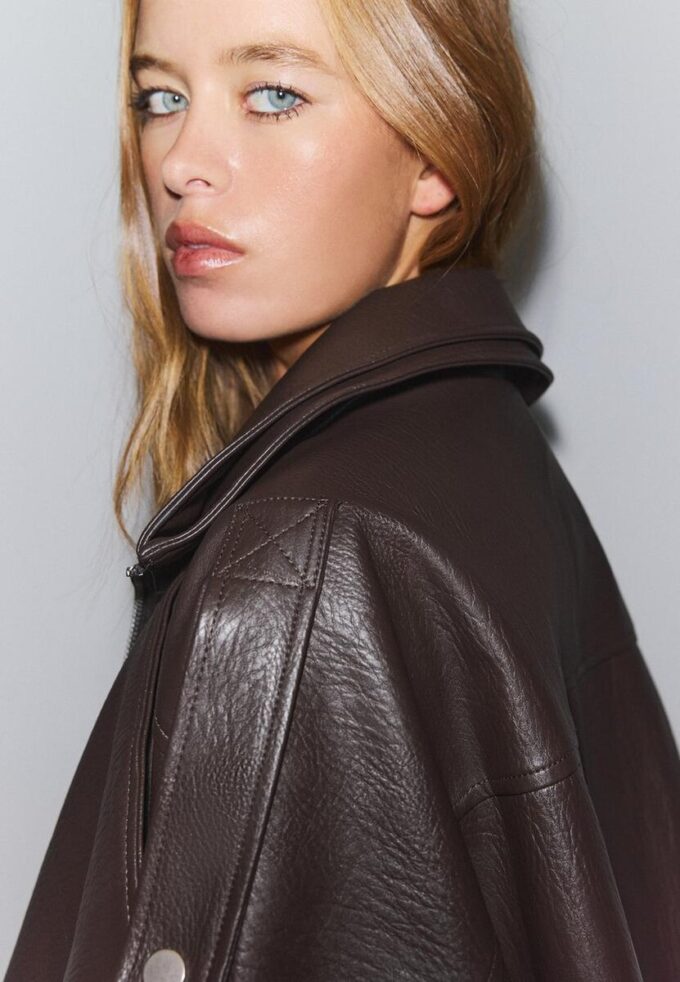 Oversize-jacka i imitationsskinn med revers