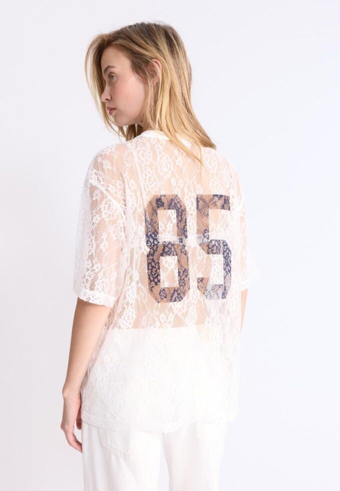 Oversize-T-shirt i spets med grafiskt mönster Oversize-T-shirt i spets med grafiskt mönster