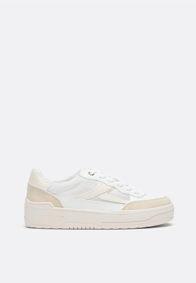 Platform-sneakers med genombrutna detaljer