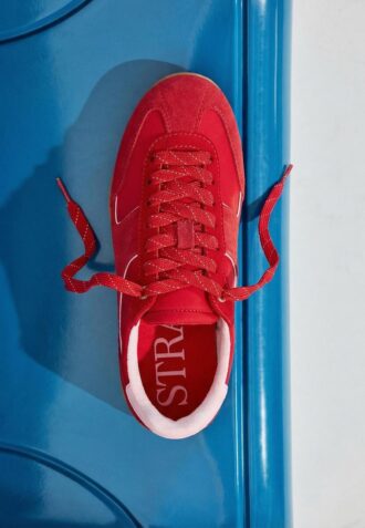 Platta sneakers med skinndetaljer